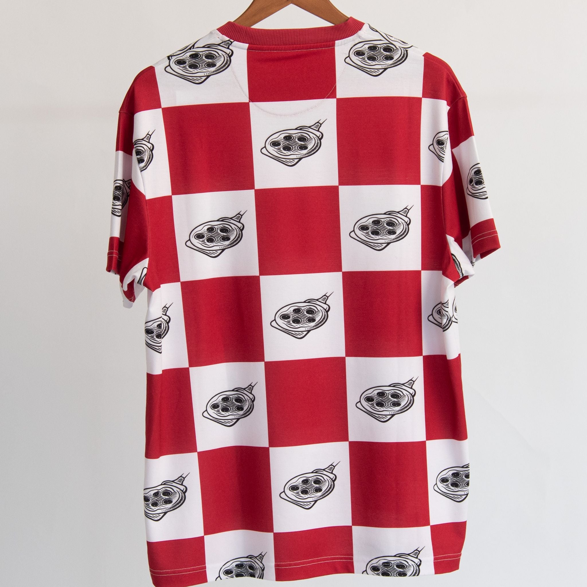 Das rot-weiße allover Print Shirt aus der Pizza Kollektion der L'Osteria