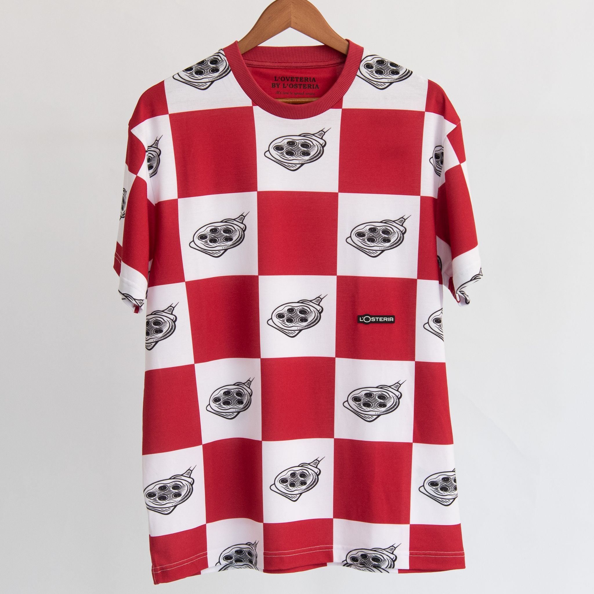 Das rot-weiße allover Print T-Shirt aus der Pizza Kollektion der L'Osteria