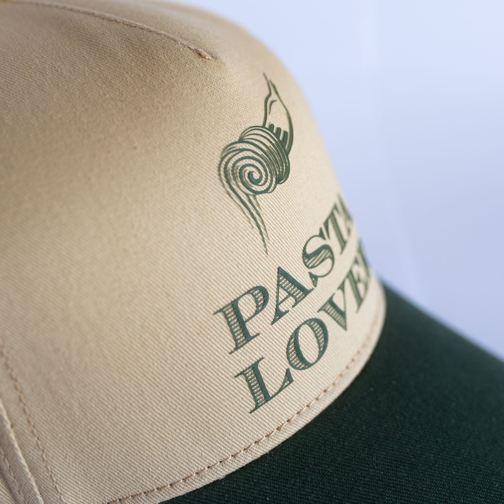 Die beige grüne Basecap Pasta Lover aus der Pasta Kollektion der L'Osteria