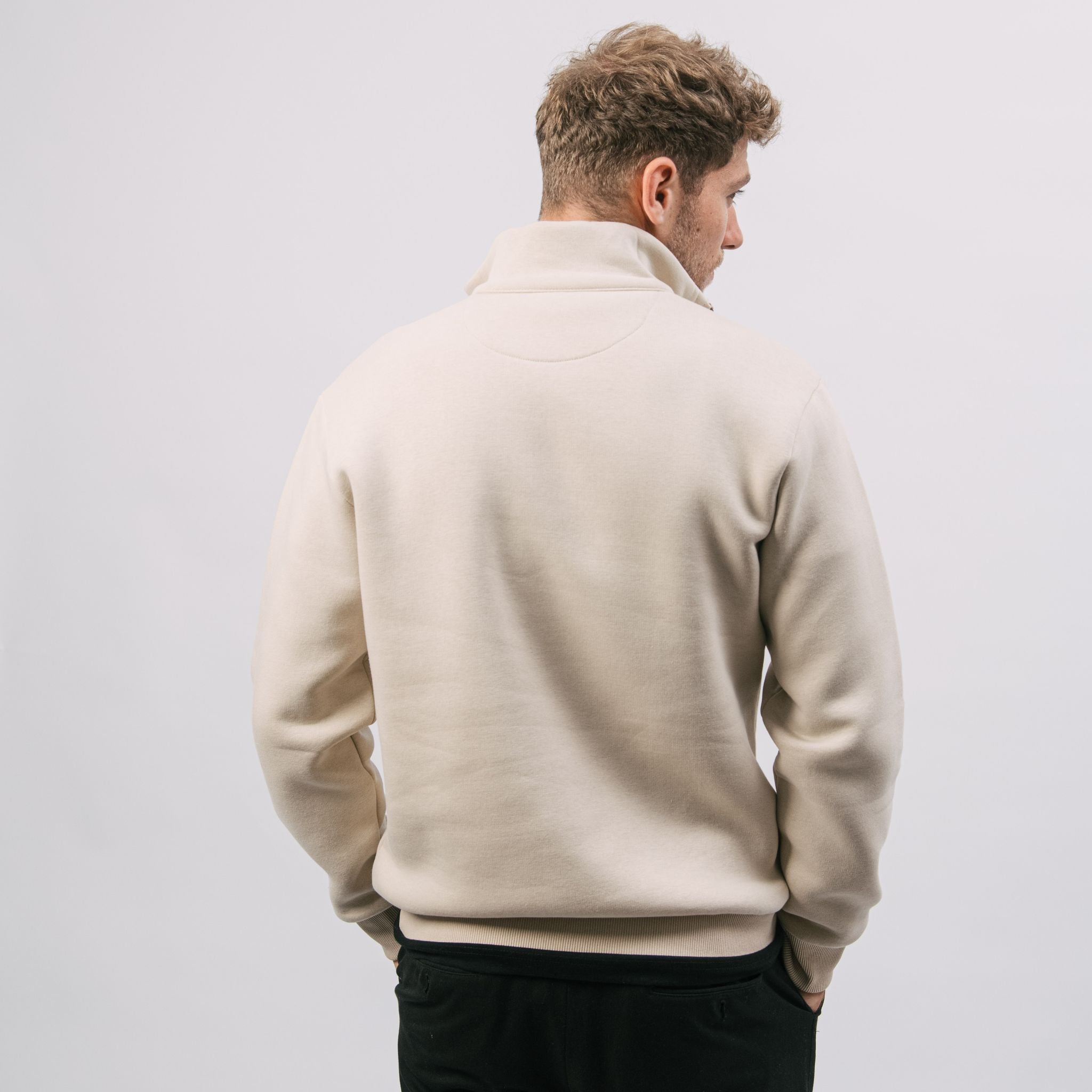 Der Half Zip Sweater Team Pizza aus der Pizza Kollektion der L'Osteria
