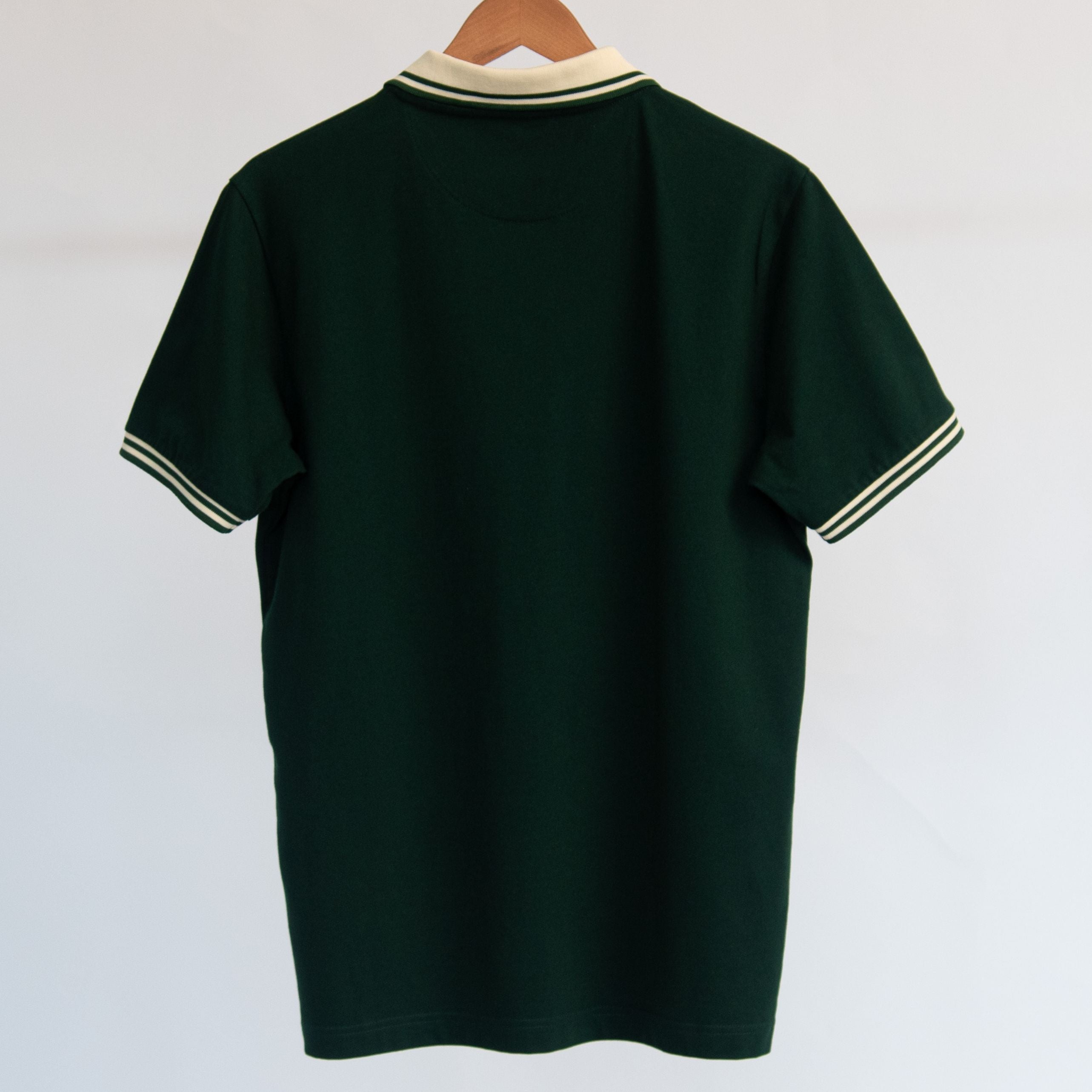 Das grüne Poloshirt aus der Pasta Kollektion der L'Osteria