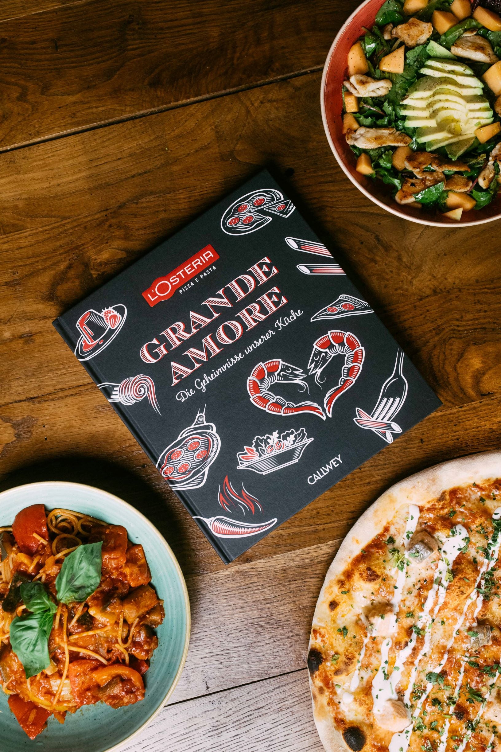 Das L'Osteria Rezeptbuch Grande Amore mit Dessert, Pizza und Pasta Rezepten.