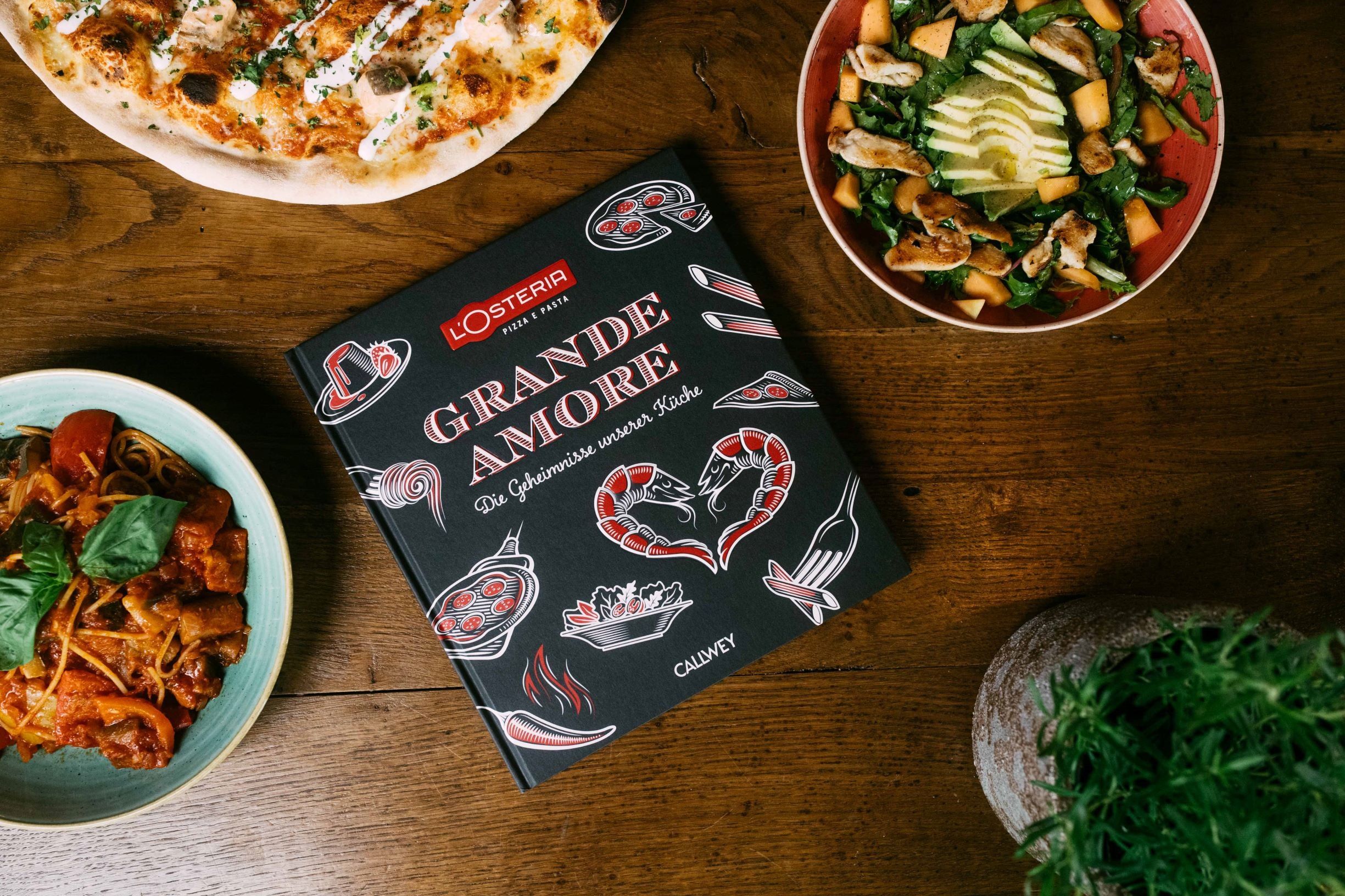 Das L'Osteria Rezeptbuch Grande Amore mit Dessert, Pizza und Pasta Rezepten.