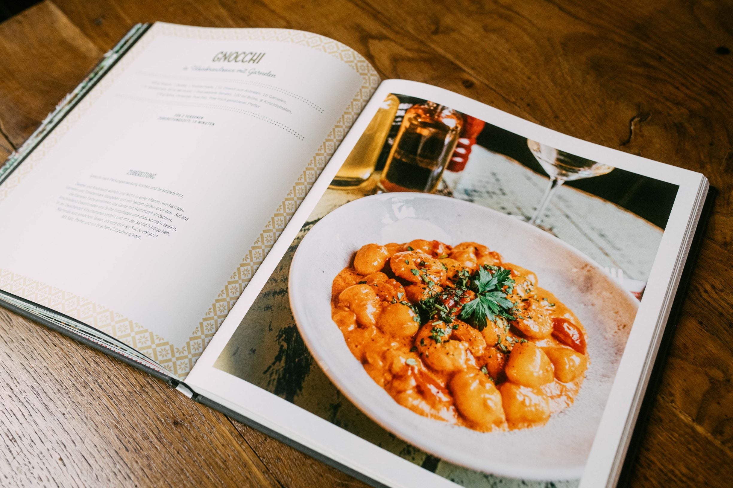 Das L'Osteria Rezeptbuch Grande Amore mit Dessert, Pizza und Pasta Rezepten.